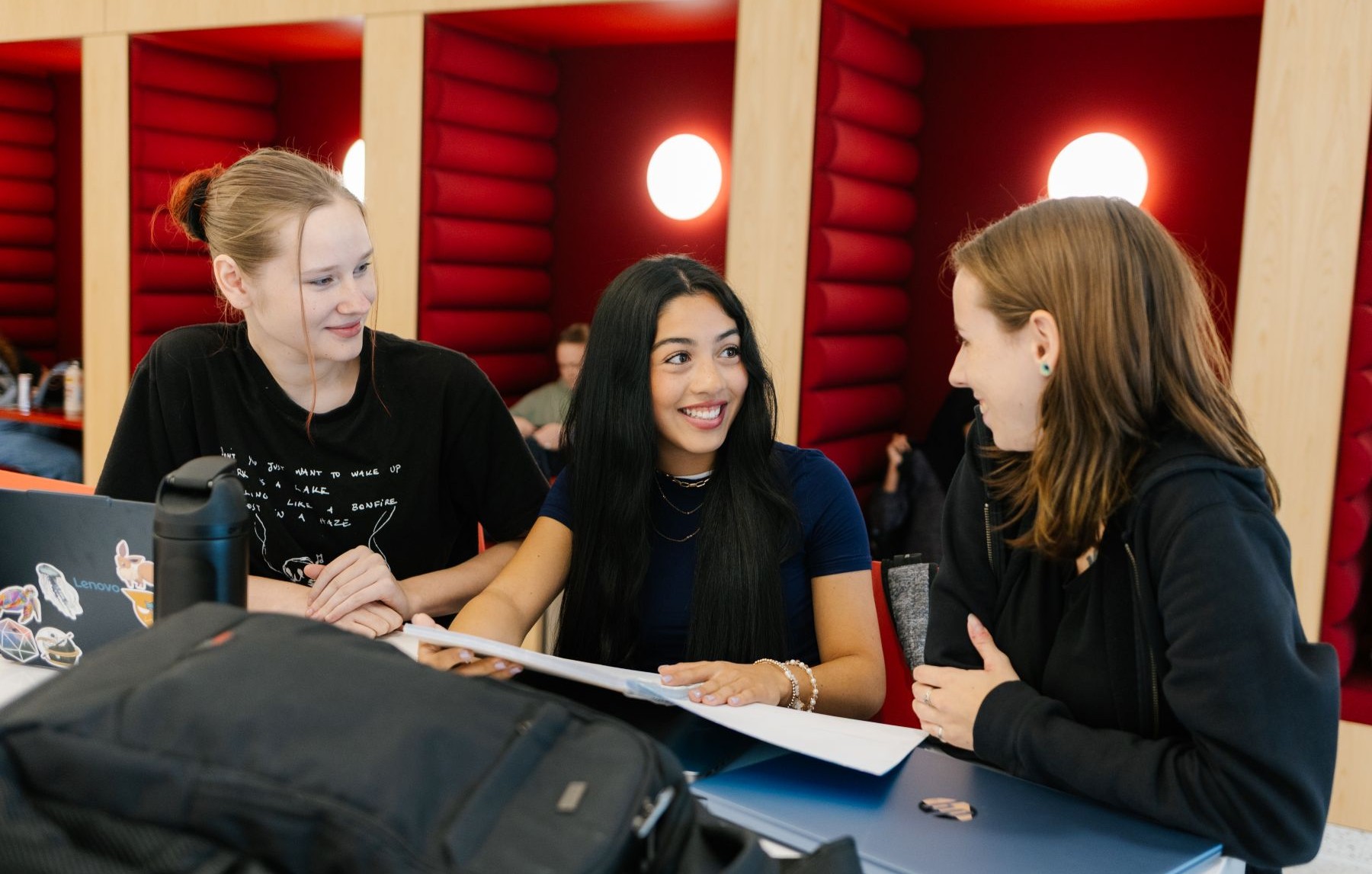 Student attending a financial aid workshop event