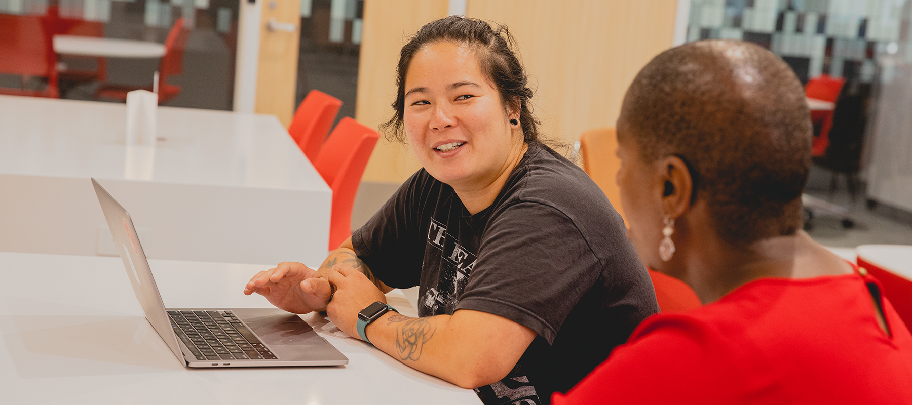 A Normandale veteran student meets with an advisor.