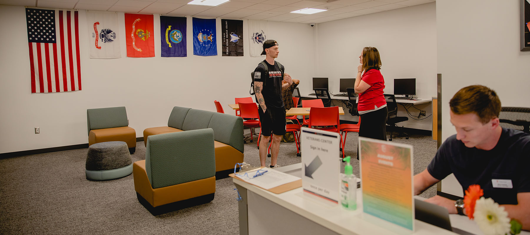 Veteran Advisor Lori York talks to a student in the Veteran's Resource Center.
